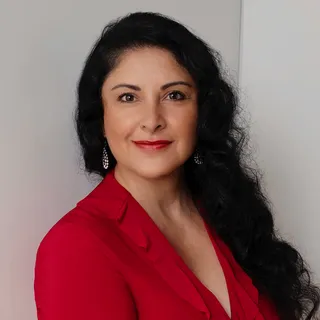 Rikki Topps headshot